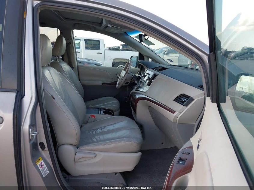 2011 Toyota Sienna VIN 5TDYK3DC0BS104796 IAAI salvage auction — NORMAL WEAR, Clear (Texas), sold $2,600 on 2026-07-30 (photo 5)