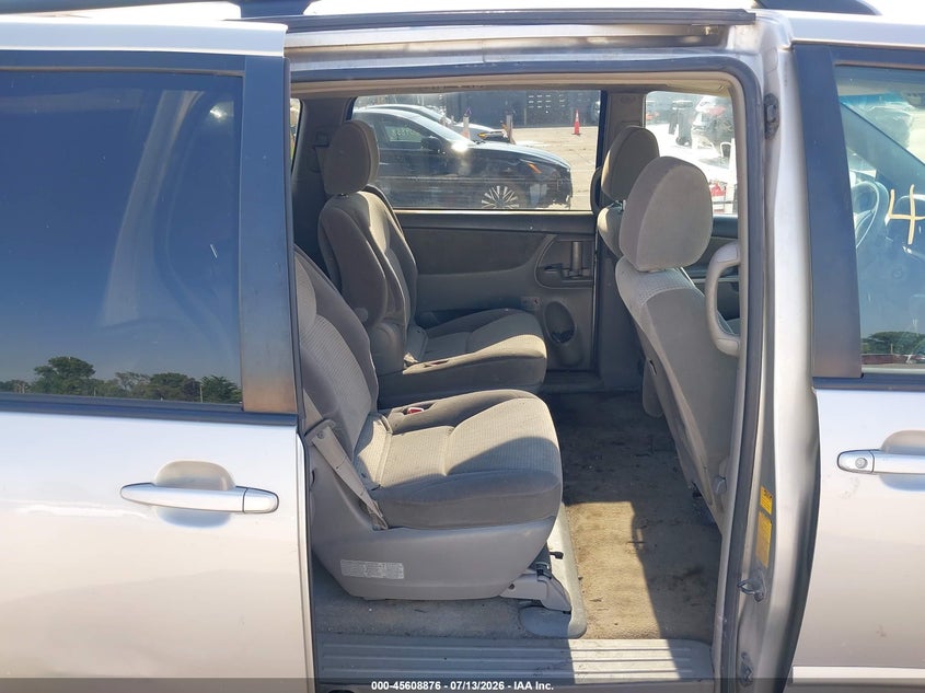 2009 Toyota Sienna VIN 5TDZK23C39S267873 IAAI salvage auction — REAR END, Clear (Indiana), sold $675 on 2026-07-31 (photo 8)