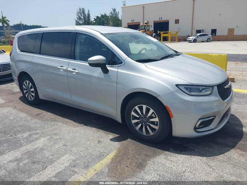 2023 Chrysler Pacifica VIN 2C4RC1L73PR626123 IAAI salvage auction — WATER/FLOOD, Salvage Title, sold $7,675 on 2026-07-30 (photo 1)