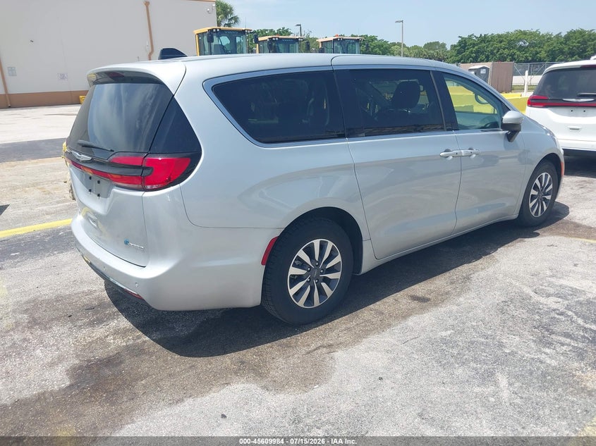 2023 Chrysler Pacifica VIN 2C4RC1L73PR626123 IAAI salvage auction — WATER/FLOOD, Salvage Title, sold $7,675 on 2026-07-30 (photo 4)