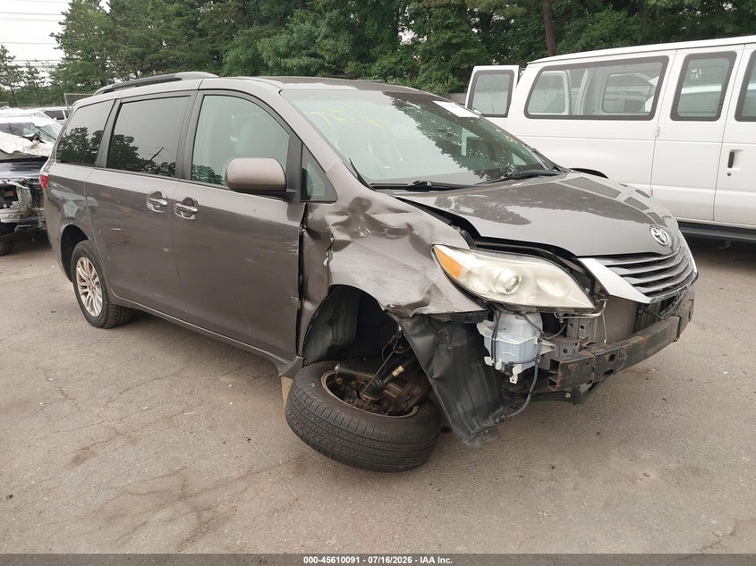 2015 Toyota Sienna VIN 5TDYK3DC5FS632534 IAAI salvage auction — SIDE, Salvage Title, sold $2,400 on 2026-08-02 (photo 1)