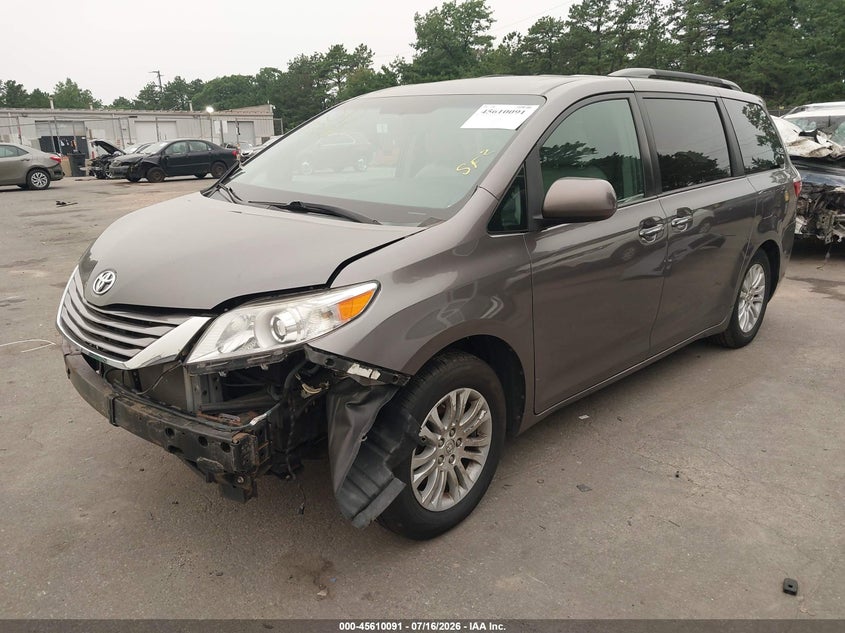 2015 Toyota Sienna VIN 5TDYK3DC5FS632534 IAAI salvage auction — SIDE, Salvage Title, sold $2,400 on 2026-08-02 (photo 2)