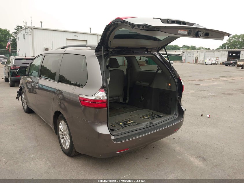 2015 Toyota Sienna VIN 5TDYK3DC5FS632534 IAAI salvage auction — SIDE, Salvage Title, sold $2,400 on 2026-08-02 (photo 3)