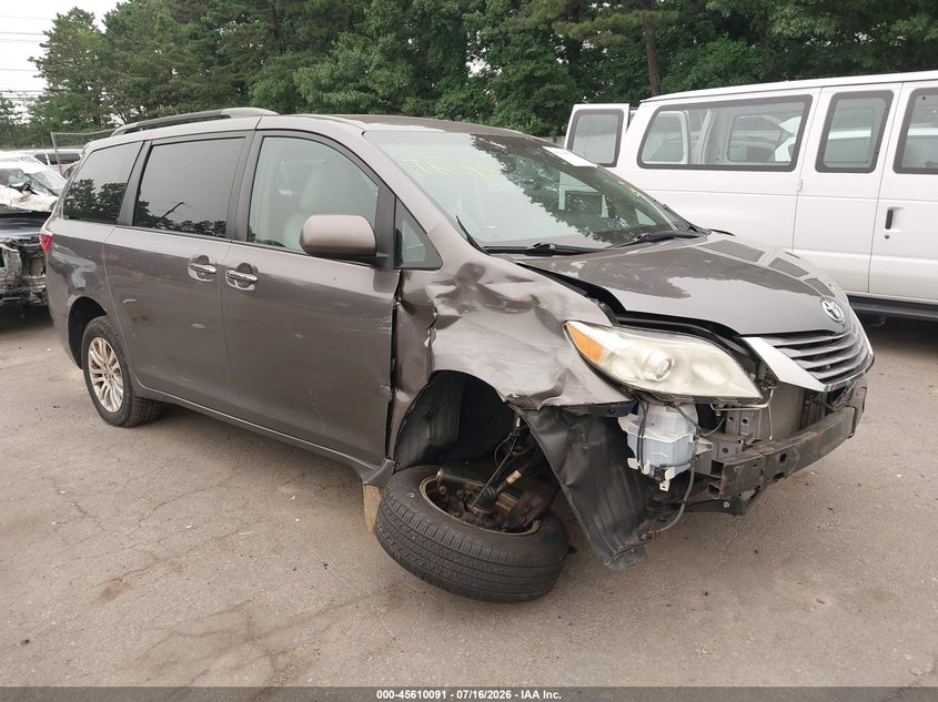 2015 Toyota Sienna VIN 5TDYK3DC5FS632534 IAAI salvage auction — SIDE, Salvage Title, sold $2,400 on 2026-08-02 (photo 6)