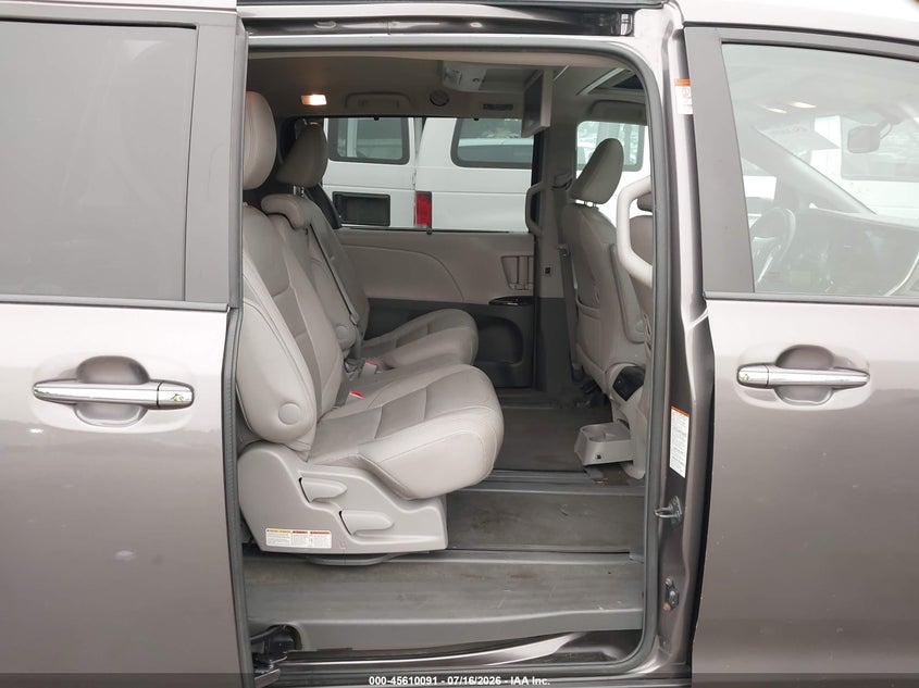 2015 Toyota Sienna VIN 5TDYK3DC5FS632534 IAAI salvage auction — SIDE, Salvage Title, sold $2,400 on 2026-08-02 (photo 8)