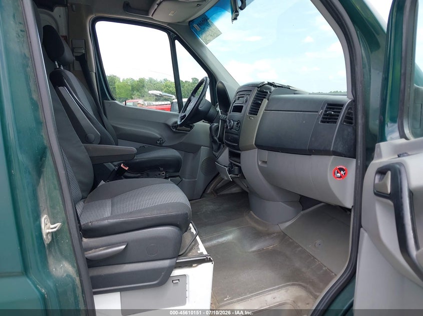 2012 Mercedes-benz Sprinter VIN WD3PE8CC9C5630864 IAAI salvage auction — UNKNOWN, Salvage Title, sold $2,950 on 2026-07-30 (photo 5)