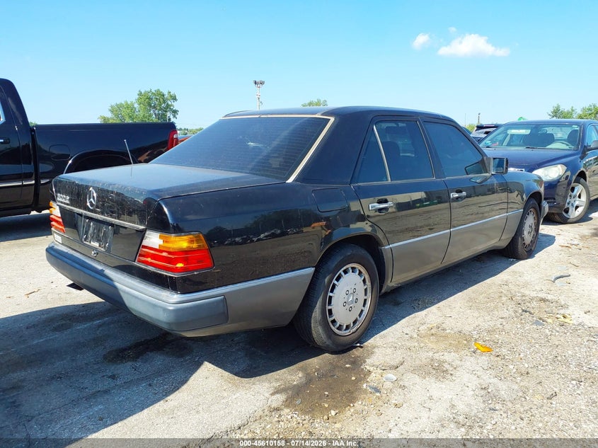 1991 Mercedes-benz VIN WDBEA30D8MB290777 IAAI salvage auction — NORMAL WEAR, Clear, sold $1,100 on 2026-07-29 (photo 4)