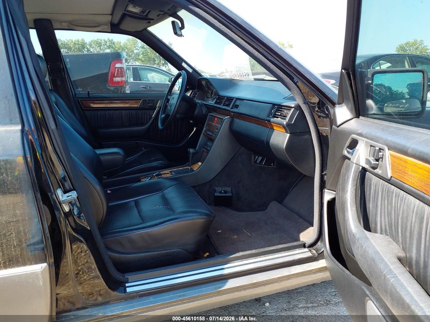 1991 Mercedes-benz VIN WDBEA30D8MB290777 IAAI salvage auction — NORMAL WEAR, Clear, sold $1,100 on 2026-07-29 (photo 5)