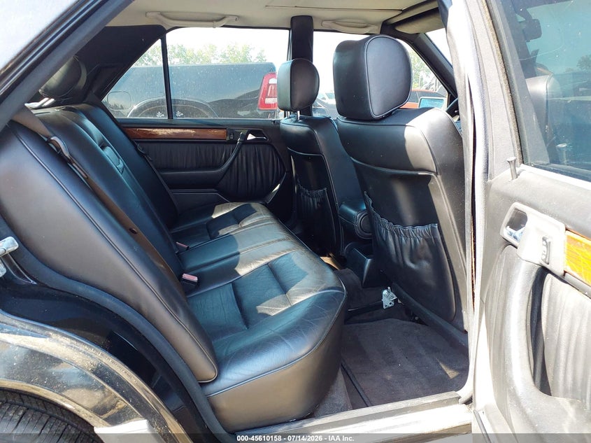 1991 Mercedes-benz VIN WDBEA30D8MB290777 IAAI salvage auction — NORMAL WEAR, Clear, sold $1,100 on 2026-07-29 (photo 8)