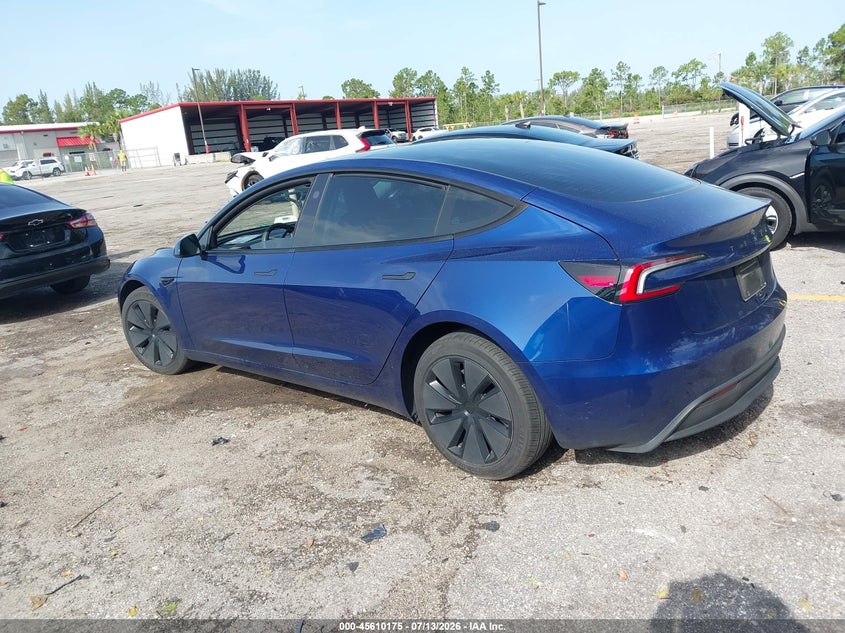 2025 Tesla Model 3 VIN 5YJ3E1EA7SF010213 IAAI salvage auction — RIGHT FRONT, Salvage Title, sold $12,200 on 2026-10-07 (photo 3)