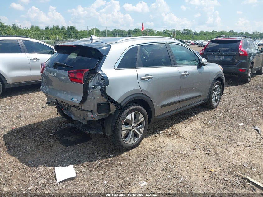 2022 Kia Niro VIN KNDCC3LGXN5158807 IAAI salvage auction — REAR END, Salvage Title, sold $5,300 on 2026-07-29 (photo 4)