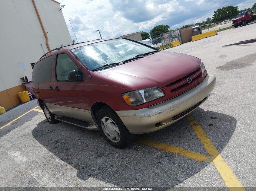 2000 Toyota Sienna VIN 4T3ZF13C8YU197573 IAAI salvage auction — NORMAL WEAR, Clear (Florida), sold $2,900 on 2026-08-02 (photo 1)