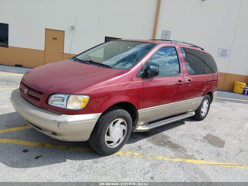 2000 Toyota Sienna VIN 4T3ZF13C8YU197573 IAAI salvage auction — NORMAL WEAR, Clear (Florida), sold $2,900 on 2026-08-02 (photo 2)