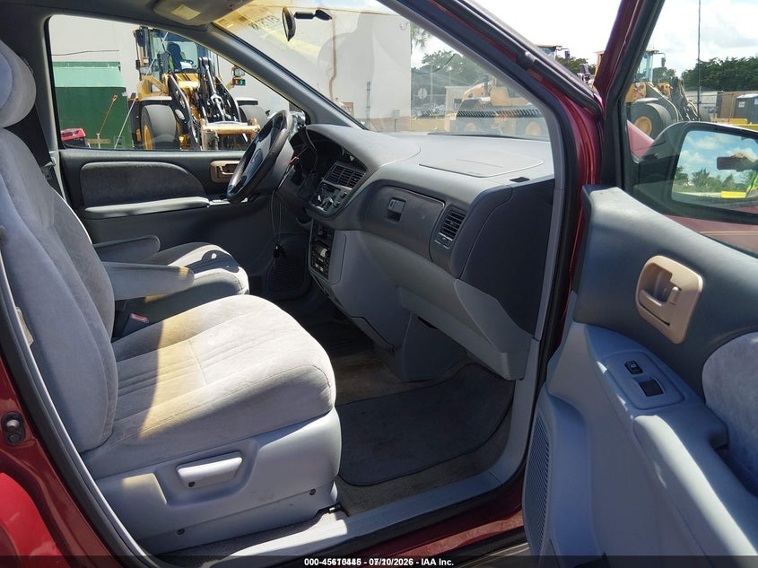 2000 Toyota Sienna VIN 4T3ZF13C8YU197573 IAAI salvage auction — NORMAL WEAR, Clear (Florida), sold $2,900 on 2026-08-02 (photo 5)