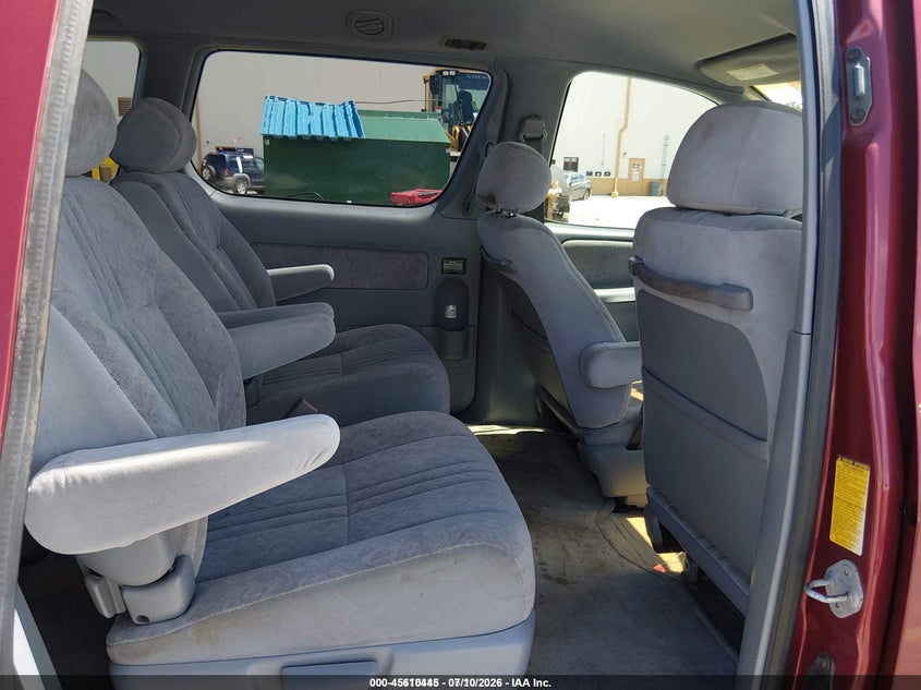 2000 Toyota Sienna VIN 4T3ZF13C8YU197573 IAAI salvage auction — NORMAL WEAR, Clear (Florida), sold $2,900 on 2026-08-02 (photo 8)