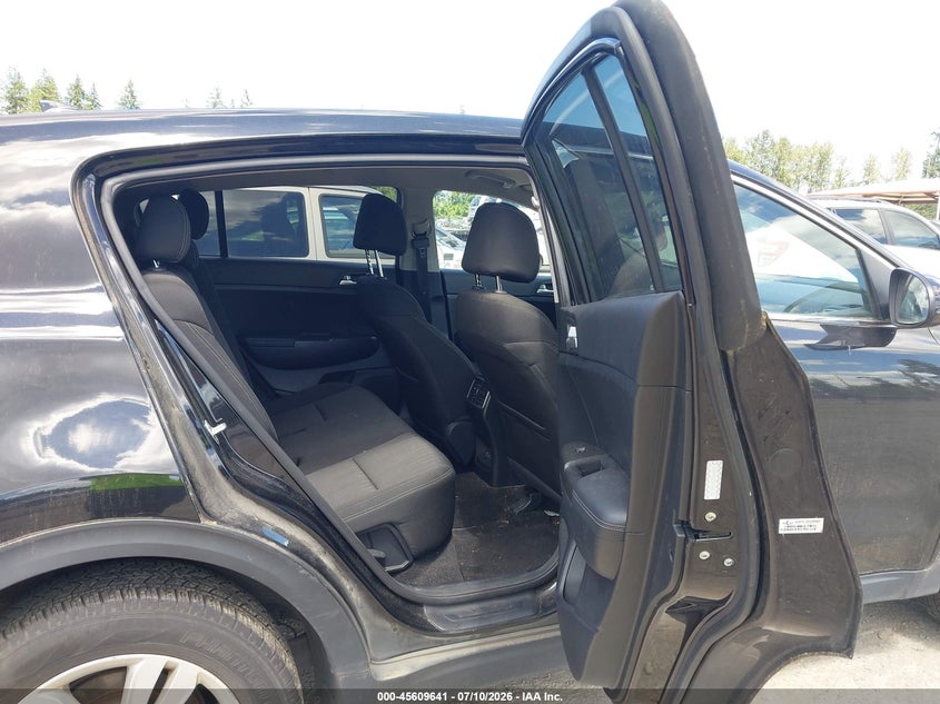 2017 Kia Sportage VIN KNDPMCAC9H7066305 IAAI salvage auction — NORMAL WEAR, Clear (Washington), sold $3,200 on 2026-07-15 (photo 8)