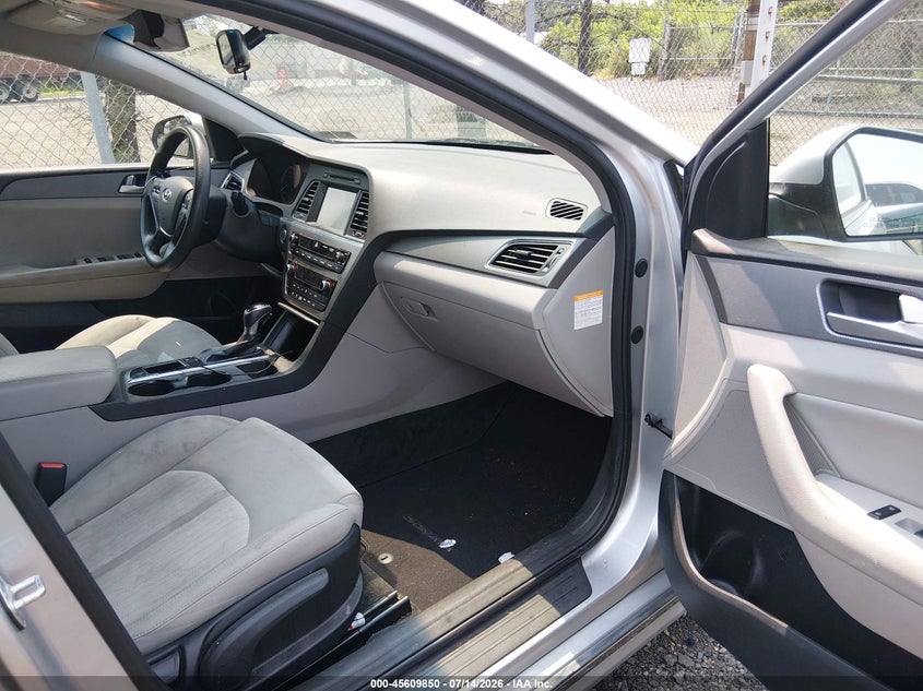2017 Hyundai Sonata hybrid VIN KMHE24L31HA075661 IAAI salvage auction — NORMAL WEAR, Clear (New Jersey), sold $1,150 on 2026-07-20 (photo 5)