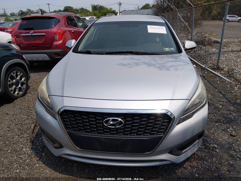 2017 Hyundai Sonata hybrid VIN KMHE24L31HA075661 IAAI salvage auction — NORMAL WEAR, Clear (New Jersey), sold $1,150 on 2026-07-20 (photo 6)