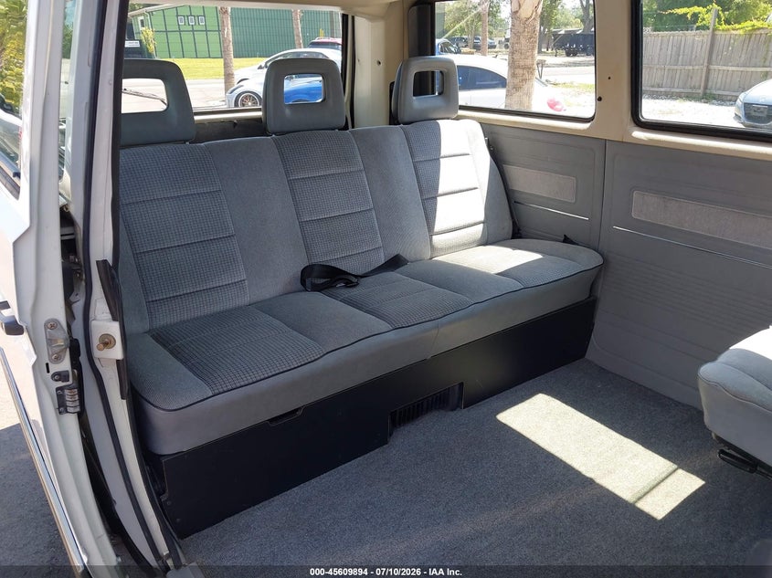 1990 Volkswagen Vanagon VIN WV2YB0250LH012274 IAAI salvage auction — NORMAL WEAR, Clear-Dealer Only (North Carolina), sold $4,350 on 2026-07-30 (photo 8)