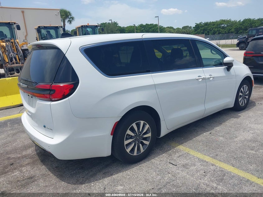 2023 Chrysler Pacifica VIN 2C4RC1L71PR622300 IAAI salvage auction — WATER/FLOOD, Enterprise Vehicles Salvage Only (Florida), sold $8,500 on 2026-07-19 (photo 4)
