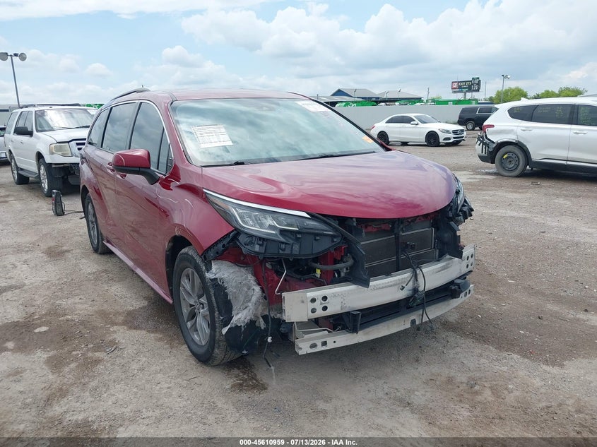 2022 Toyota Sienna VIN 5TDKRKEC7NS086716 — IAAI salvage auction photo