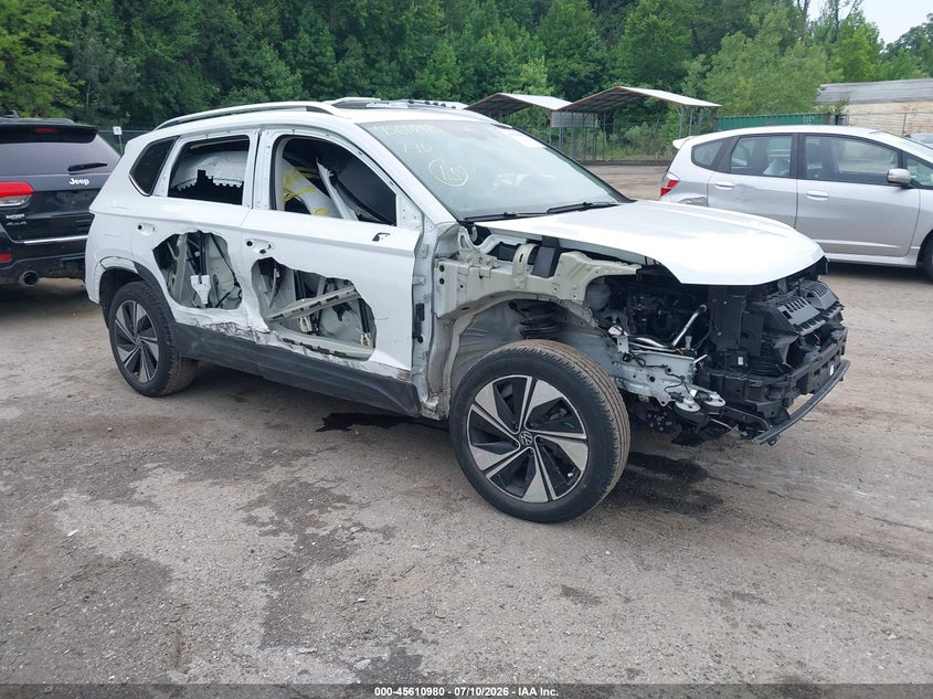 2025 Volkswagen Taos VIN 3VVVC7B29SM011830 — IAAI salvage auction photo