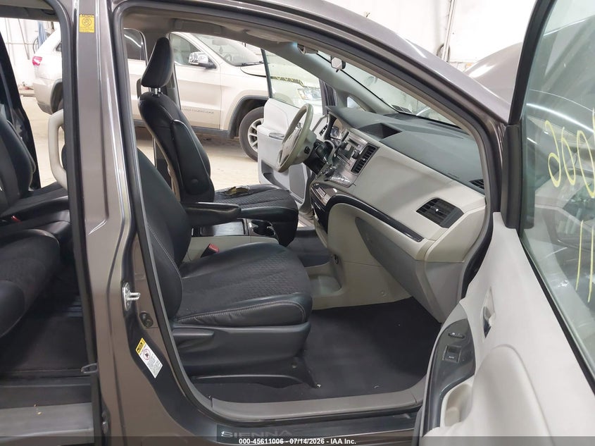 2011 Toyota Sienna VIN 5TDXK3DC2BS042278 IAAI salvage auction — RIGHT FRONT, Salvage (Pennsylvania), sold $1,200 on 2026-08-01 (photo 5)
