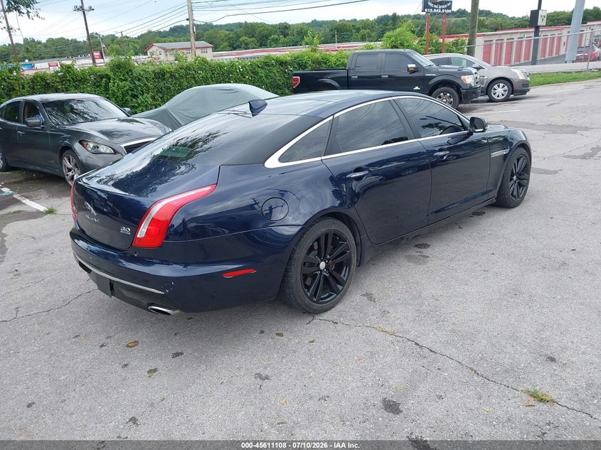 2016 Jaguar Xj series VIN SAJWJ2GD1G8V93229 IAAI salvage auction — NORMAL WEAR, Clear (Tennessee), sold $1,800 on 2026-07-26 (photo 4)