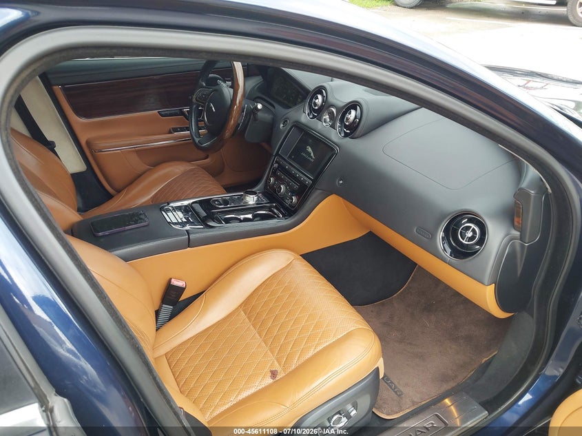 2016 Jaguar Xj series VIN SAJWJ2GD1G8V93229 IAAI salvage auction — NORMAL WEAR, Clear (Tennessee), sold $1,350 on 2026-07-23 (photo 5)
