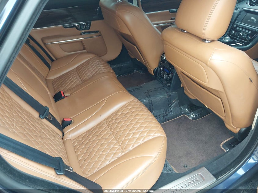 2016 Jaguar Xj series VIN SAJWJ2GD1G8V93229 IAAI salvage auction — NORMAL WEAR, Clear (Tennessee), sold $1,800 on 2026-07-26 (photo 8)