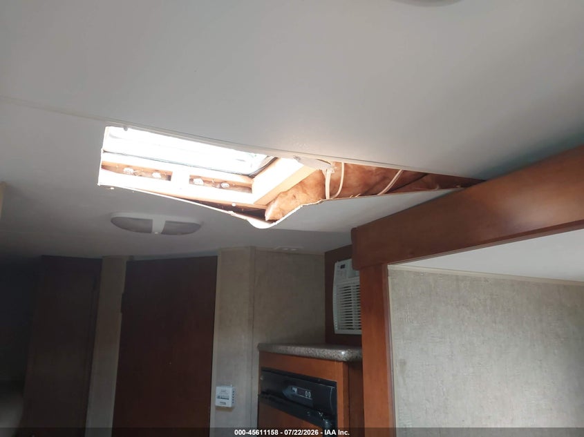2014 K-z inc Travel trailer VIN 4EZTA1913E5020067 IAAI salvage auction — ROOF, Mv-907A (New York), sold $600 on 2026-08-20 (photo 6)