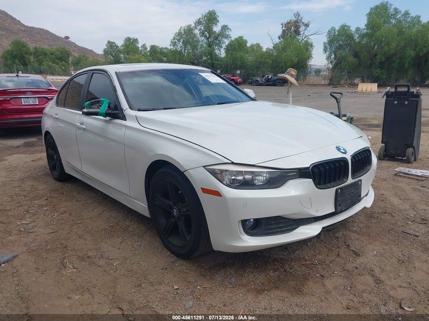 2014 BMW 3er VIN WBA3C1C58EK112796 IAAI salvage auction — MECHANICAL, Wait Title, sold $400 on 2026-08-04 (photo 1)