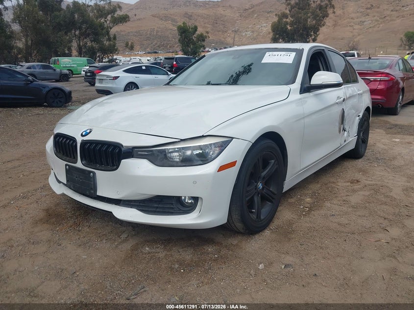 2014 BMW 3er VIN WBA3C1C58EK112796 IAAI salvage auction — MECHANICAL, Wait Title, sold $400 on 2026-08-04 (photo 2)