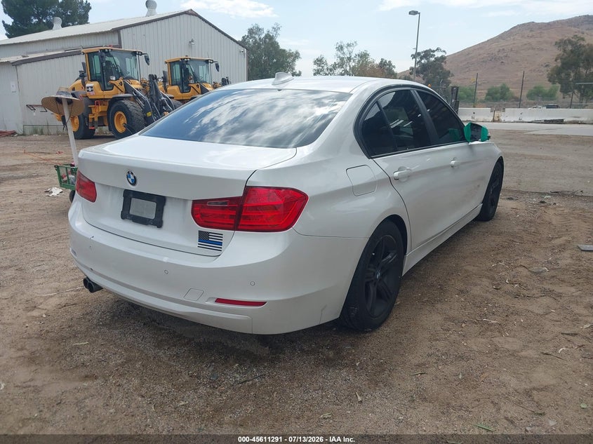 2014 BMW 3er VIN WBA3C1C58EK112796 IAAI salvage auction — MECHANICAL, Wait Title, sold $400 on 2026-08-04 (photo 4)