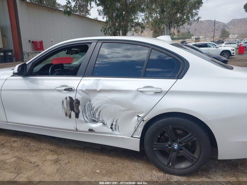 2014 BMW 3er VIN WBA3C1C58EK112796 IAAI salvage auction — MECHANICAL, Wait Title, sold $400 on 2026-08-04 (photo 6)
