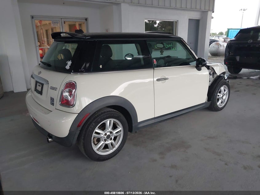 2012 Mini Cooper VIN WMWSU3C52CT543095 IAAI salvage auction — RIGHT FRONT, Rebuildable (Florida), sold $550 on 2026-08-05 (photo 4)