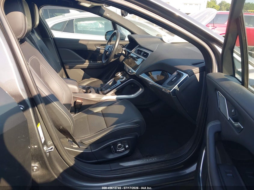 2019 Jaguar I-pace VIN SADHD2S16K1F76477 IAAI salvage auction — LEFT FRONT, Salvage Title, sold $8,100 on 2026-07-31 (photo 5)