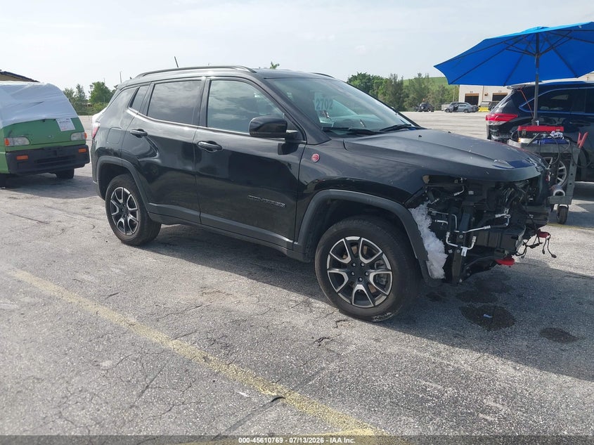 2024 Jeep Compass VIN 3C4NJDDN6RT137282 — IAAI salvage auction photo