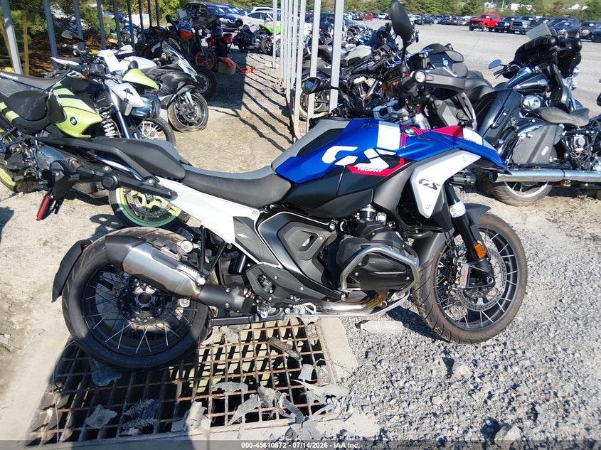 2025 BMW R 1300 VIN WB10M2306S6L01011 — IAAI salvage auction photo
