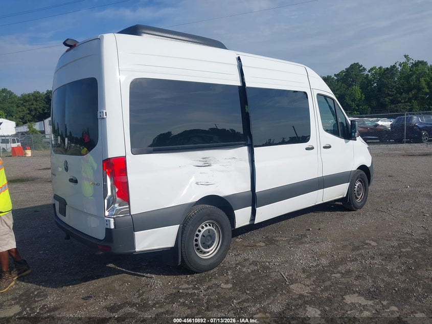 2025 Mercedes-benz Sprinter VIN W1Z4KFHY8SP820465 IAAI salvage auction — SIDE, Enterprise Vehicles Clear Only (Virginia), sold $30,000 on 2026-07-17 (photo 4)