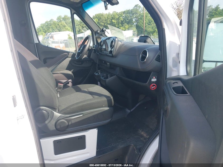 2025 Mercedes-benz Sprinter VIN W1Z4KFHY8SP820465 IAAI salvage auction — SIDE, Enterprise Vehicles Clear Only (Virginia), sold $30,000 on 2026-07-17 (photo 5)