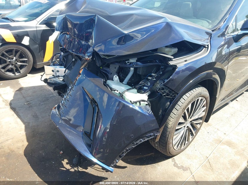 2026 Lexus Rx VIN 2T2BBMCA5TC133485 IAAI salvage auction — FRONT END, Wait Title, sold $5,100 on 2026-08-24 (photo 6)