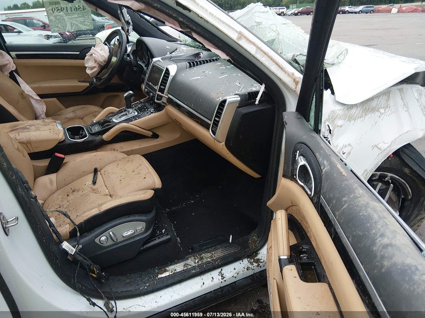 2016 Porsche Cayenne VIN WP1AA2A22GLA04846 IAAI salvage auction — ROLLOVER, Rebuildable (Florida), sold $725 on 2026-08-19 (photo 5)