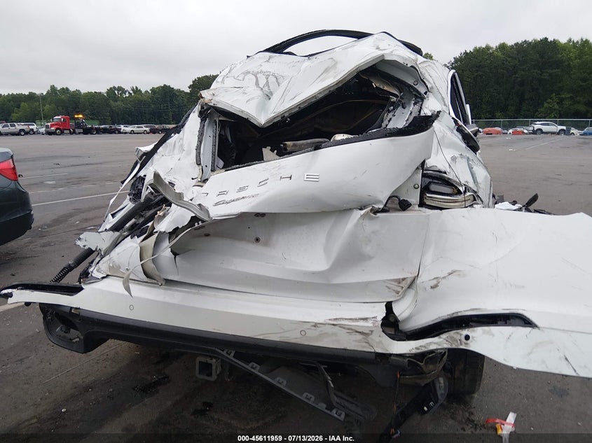 2016 Porsche Cayenne VIN WP1AA2A22GLA04846 IAAI salvage auction — ROLLOVER, Rebuildable (Florida), sold $725 on 2026-08-19 (photo 6)