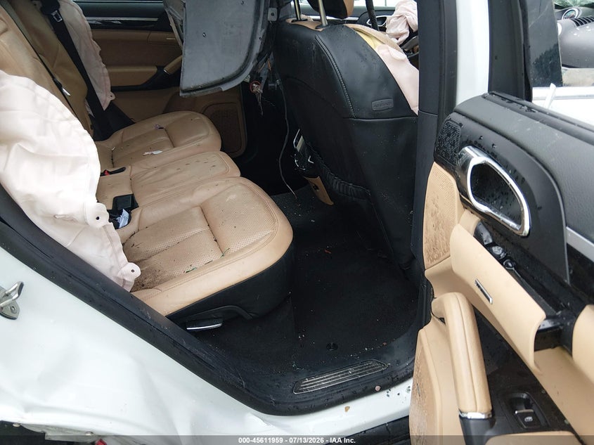 2016 Porsche Cayenne VIN WP1AA2A22GLA04846 IAAI salvage auction — ROLLOVER, Rebuildable (Florida), sold $725 on 2026-08-19 (photo 8)