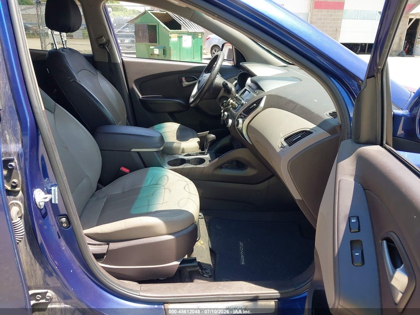 2011 Hyundai Tucson VIN KM8JUCAC1BU316677 IAAI salvage auction — NORMAL WEAR, Original (Maine), sold $700 on 2026-07-27 (photo 5)