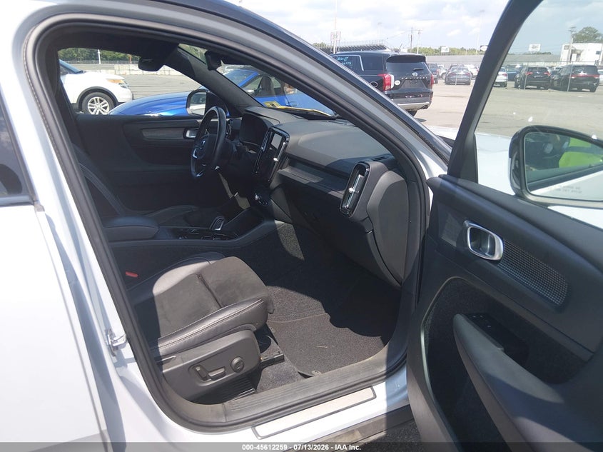 2021 Volvo Xc40 VIN YV4162UM4M2462256 IAAI salvage auction — WATER/FLOOD, Salvage Title, sold $9,400 on 2026-08-10 (photo 5)