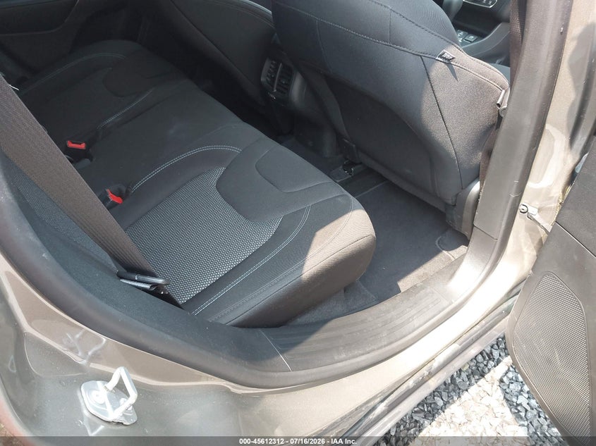 2019 Jeep Cherokee VIN 1C4PJMCB1KD343637 IAAI salvage auction — NORMAL WEAR, Sf97 (New York), sold $10,800 on 2026-08-20 (photo 7)