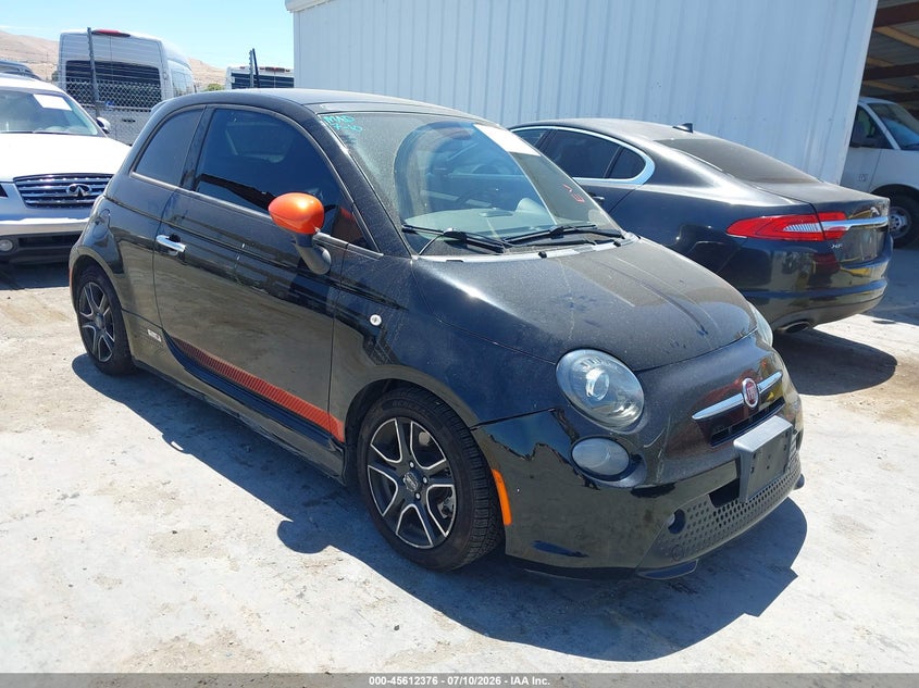 2014 Fiat 500 VIN 3C3CFFGE1ET189580 IAAI salvage auction — LEFT FRONT, Salvage Title, sold $225 on 2026-07-30 (photo 1)