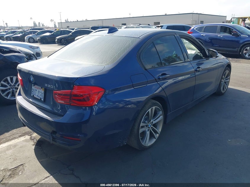 2017 BMW 3er VIN WBA8B9G34HNU55804 IAAI salvage auction — FRONT END, Salvage Title, sold $3,000 on 2026-08-14 (photo 4)